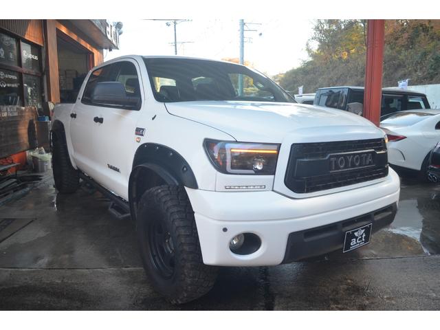 タンドラ クルーマックス　ＳＲ５　４ＷＤビルシュタインリフトアップカスタムオーバーフェンダーＢＦグッドリッチマッドテレンタイヤパワーシートサンルーフ（13枚目）