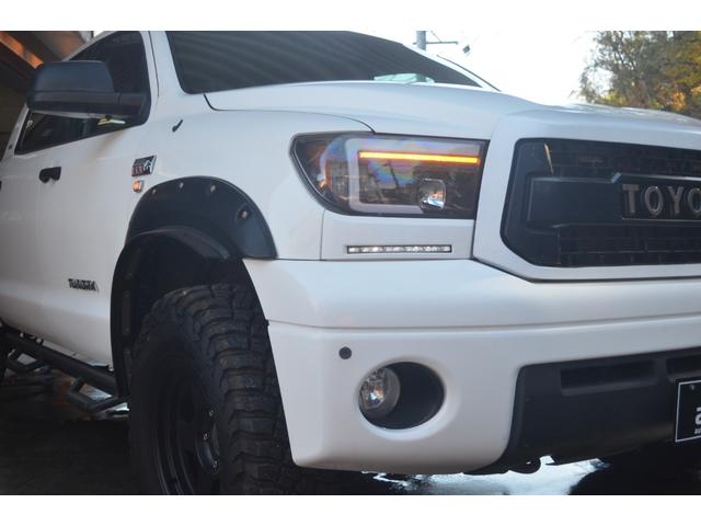 タンドラ クルーマックス　ＳＲ５　４ＷＤビルシュタインリフトアップカスタムオーバーフェンダーＢＦグッドリッチマッドテレンタイヤパワーシートサンルーフ（14枚目）