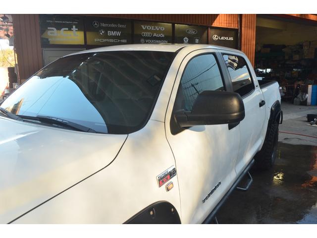 タンドラ クルーマックス　ＳＲ５　４ＷＤビルシュタインリフトアップカスタムオーバーフェンダーＢＦグッドリッチマッドテレンタイヤパワーシートサンルーフ（18枚目）