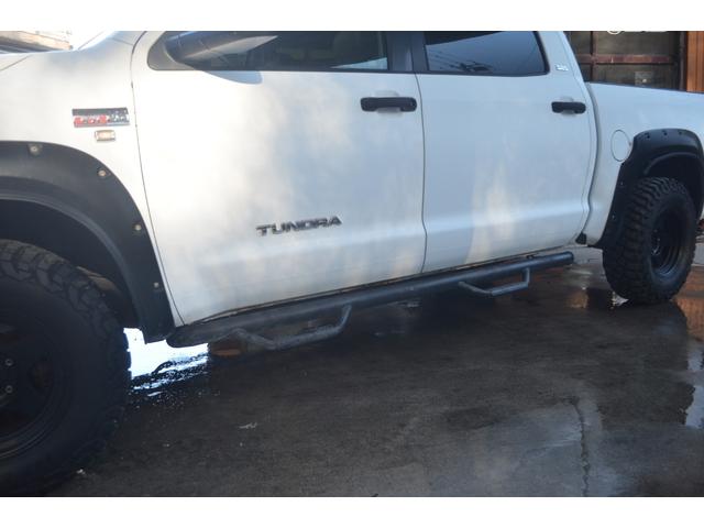 タンドラ クルーマックス　ＳＲ５　４ＷＤビルシュタインリフトアップカスタムオーバーフェンダーＢＦグッドリッチマッドテレンタイヤパワーシートサンルーフ（21枚目）