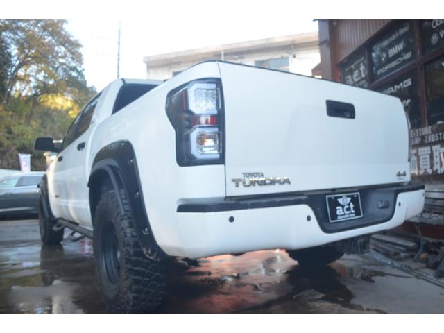 タンドラ クルーマックス　ＳＲ５　４ＷＤビルシュタインリフトアップカスタムオーバーフェンダーＢＦグッドリッチマッドテレンタイヤパワーシートサンルーフ（26枚目）