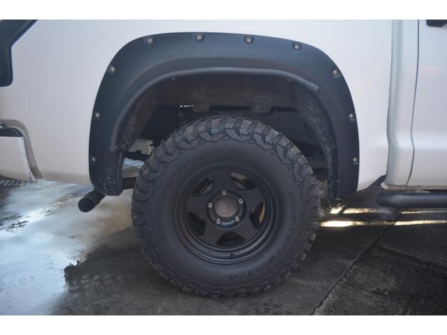 タンドラ クルーマックス　ＳＲ５　４ＷＤビルシュタインリフトアップカスタムオーバーフェンダーＢＦグッドリッチマッドテレンタイヤパワーシートサンルーフ（32枚目）