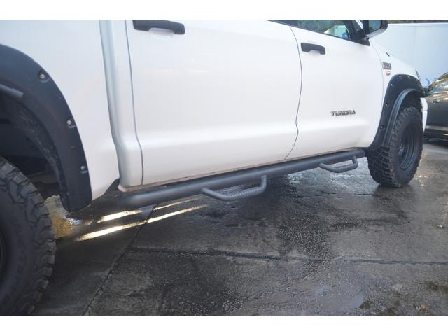 タンドラ クルーマックス　ＳＲ５　４ＷＤビルシュタインリフトアップカスタムオーバーフェンダーＢＦグッドリッチマッドテレンタイヤパワーシートサンルーフ（34枚目）