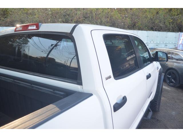 タンドラ クルーマックス　ＳＲ５　４ＷＤビルシュタインリフトアップカスタムオーバーフェンダーＢＦグッドリッチマッドテレンタイヤパワーシートサンルーフ（38枚目）