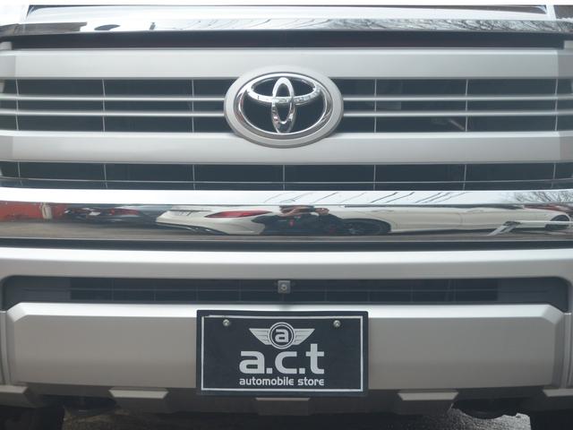 タンドラ クルーマックス　１７９４エディション　リフトアップＸＤ２０アルミオーバーフェンダー社外マフラーサイドステップキー付きシャッタートノカバーブラウンレザーサンルーフ（9枚目）