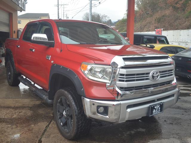 タンドラ クルーマックス　１７９４エディション　リフトアップＸＤ２０アルミオーバーフェンダー社外マフラーサイドステップキー付きシャッタートノカバーブラウンレザーサンルーフ（10枚目）