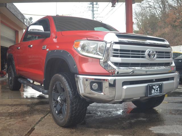 タンドラ クルーマックス　１７９４エディション　リフトアップＸＤ２０アルミオーバーフェンダー社外マフラーサイドステップキー付きシャッタートノカバーブラウンレザーサンルーフ（11枚目）