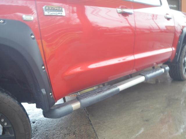 タンドラ クルーマックス　１７９４エディション　リフトアップＸＤ２０アルミオーバーフェンダー社外マフラーサイドステップキー付きシャッタートノカバーブラウンレザーサンルーフ（20枚目）