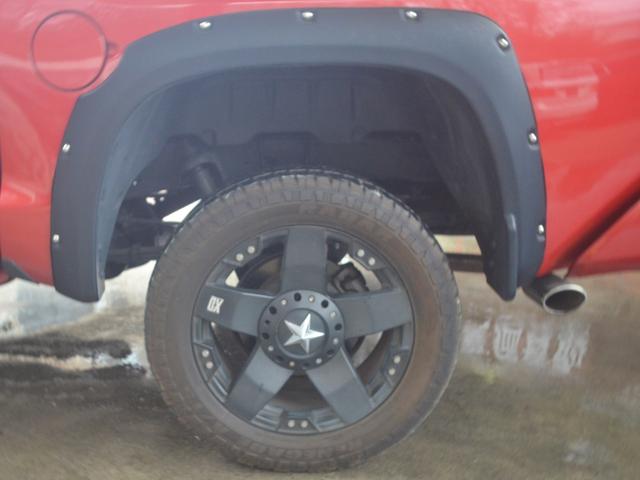 タンドラ クルーマックス　１７９４エディション　リフトアップＸＤ２０アルミオーバーフェンダー社外マフラーサイドステップキー付きシャッタートノカバーブラウンレザーサンルーフ（21枚目）