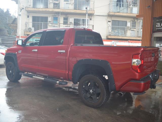 タンドラ クルーマックス　１７９４エディション　リフトアップＸＤ２０アルミオーバーフェンダー社外マフラーサイドステップキー付きシャッタートノカバーブラウンレザーサンルーフ（22枚目）