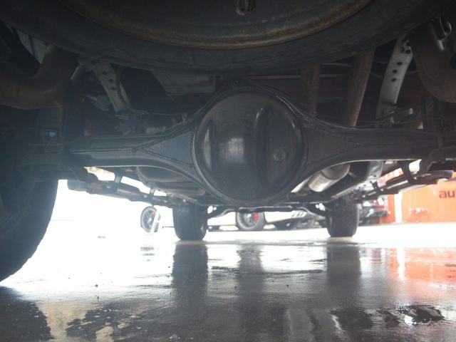 タンドラ クルーマックス　１７９４エディション　リフトアップＸＤ２０アルミオーバーフェンダー社外マフラーサイドステップキー付きシャッタートノカバーブラウンレザーサンルーフ（33枚目）