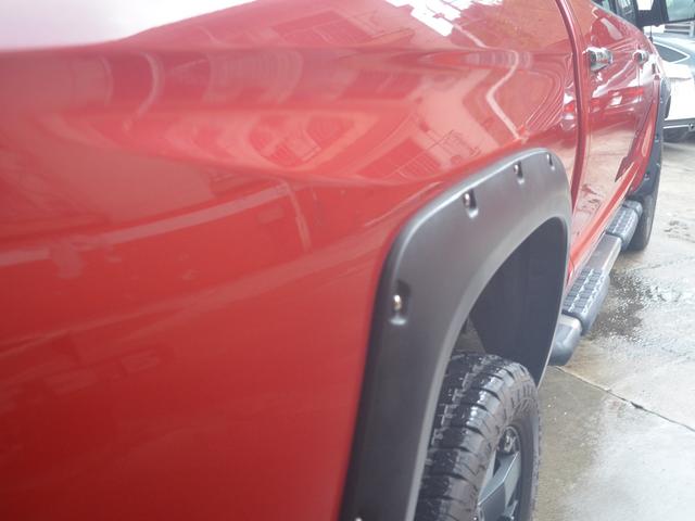 タンドラ クルーマックス　１７９４エディション　リフトアップＸＤ２０アルミオーバーフェンダー社外マフラーサイドステップキー付きシャッタートノカバーブラウンレザーサンルーフ（35枚目）