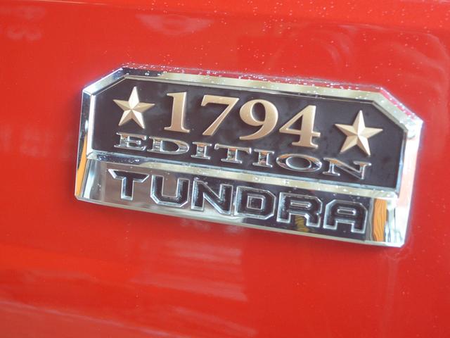 タンドラ クルーマックス　１７９４エディション　リフトアップＸＤ２０アルミオーバーフェンダー社外マフラーサイドステップキー付きシャッタートノカバーブラウンレザーサンルーフ（40枚目）