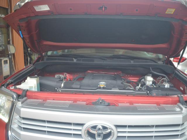 タンドラ クルーマックス　１７９４エディション　リフトアップＸＤ２０アルミオーバーフェンダー社外マフラーサイドステップキー付きシャッタートノカバーブラウンレザーサンルーフ（45枚目）