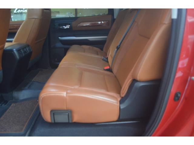 タンドラ クルーマックス　１７９４エディション　リフトアップＸＤ２０アルミオーバーフェンダー社外マフラーサイドステップキー付きシャッタートノカバーブラウンレザーサンルーフ（52枚目）