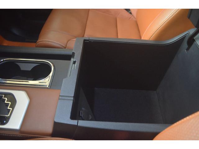 タンドラ クルーマックス　１７９４エディション　リフトアップＸＤ２０アルミオーバーフェンダー社外マフラーサイドステップキー付きシャッタートノカバーブラウンレザーサンルーフ（60枚目）