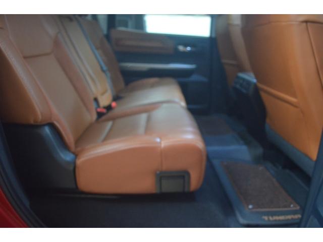 タンドラ クルーマックス　１７９４エディション　リフトアップＸＤ２０アルミオーバーフェンダー社外マフラーサイドステップキー付きシャッタートノカバーブラウンレザーサンルーフ（69枚目）