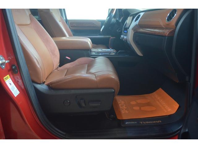 タンドラ クルーマックス　１７９４エディション　リフトアップＸＤ２０アルミオーバーフェンダー社外マフラーサイドステップキー付きシャッタートノカバーブラウンレザーサンルーフ（72枚目）