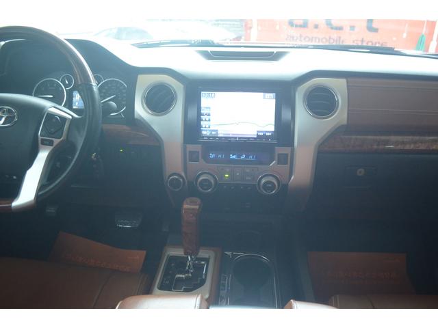 タンドラ クルーマックス　１７９４エディション　リフトアップＸＤ２０アルミオーバーフェンダー社外マフラーサイドステップキー付きシャッタートノカバーブラウンレザーサンルーフ（78枚目）