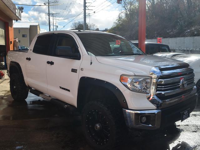 タンドラ クルーマックス SR5 新車並行4WDリフトアップカスタムオーバーフェンダー4本出し社外マフラーXD20インチアルミオフロードタイヤサイドステップ(12枚目)