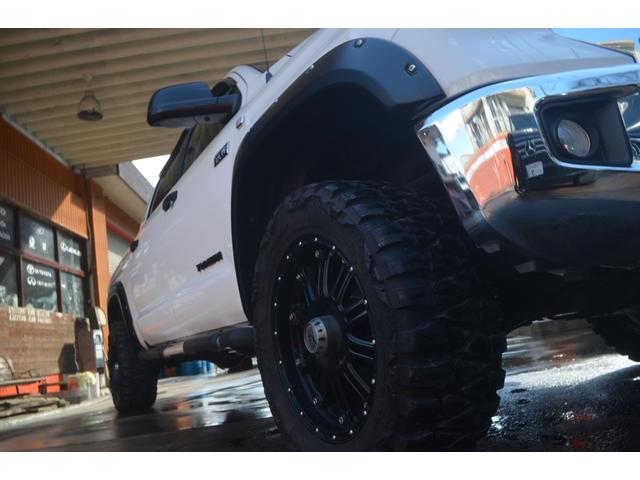 タンドラ クルーマックス SR5 新車並行4WDリフトアップカスタムオーバーフェンダー4本出し社外マフラーXD20インチアルミオフロードタイヤサイドステップ(52枚目)