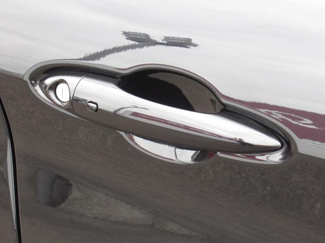 2.2ターボ ディーゼルQ4TI 登録済み未使用車 キセノンヘッドライト ユーコネクト テレビ ナビ レザーシート 右ハンドルオートマ メンテナンスパッケージ付 新車保証継承 ロードサービス付(31枚目)