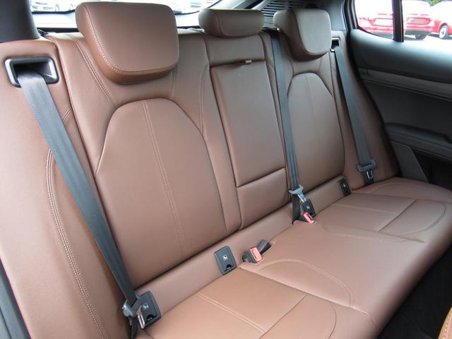 2.2ターボ ディーゼルQ4TI 登録済み未使用車 キセノンヘッドライト ユーコネクト テレビ ナビ レザーシート 右ハンドルオートマ メンテナンスパッケージ付 新車保証継承 ロードサービス付(74枚目)