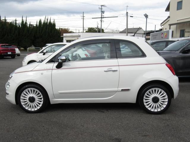 ホイールベースが広いため、安定した走行が可能です　専用のサイドモールが付いてます