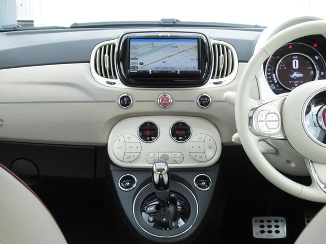 専用のインストルメントパネル（ナチュラルウッド）でおしゃれです