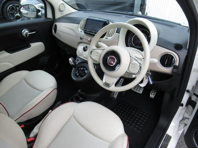 スイッチの点数を最小限に絞り込んだミニマムでシンプルモダンな操作パネル。一つ一つのボタン／ダイヤルが大きいので、指先に繊細なネイルを施したり、手袋を付けたままのときでも気にせず楽々と操作いただけます。