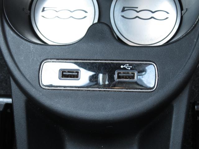 ドリンクホルダーも２個装備されてます　少し浅いので使うときは注意が必要です