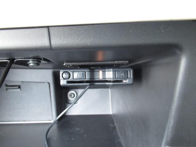 収納スペースももちろんあります！充分にあるので、車の中にあると便利なティッシュや眼鏡等、小物を収納しておくのに最適です！