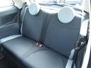 大人2人がしっかりと落ち着ける収まりの良いリアシート。外観からのイメージを良い意味で裏切る、高い居住性能を誇ります。