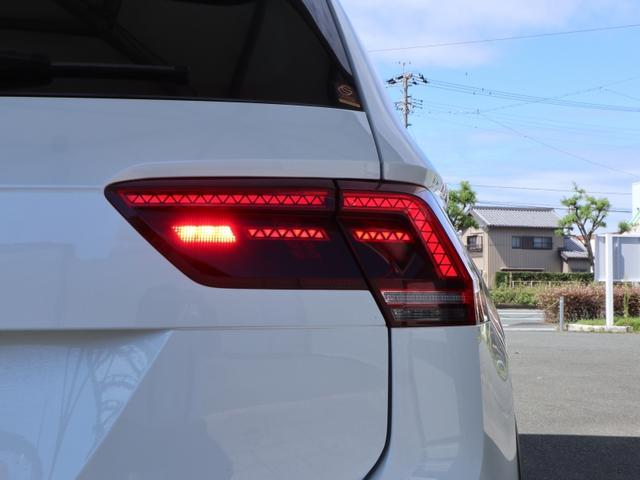 TSI Rライン ブラックスタイル 認定中古車 1オーナー 禁煙車 純正ナビ Bluetooth ETC USB アラウンドビューカメラ アダプティブクルーズコントロール シートヒーター ルーフレール レーンアシスト(62枚目)