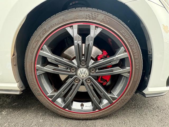 ゴルフGTI ダイナミック アダプティブシャシーコントロールDCC LEDヘッドライト デジタルメーター ACC レーンアシスト 後方死角検知機能 障害物センサー App-Connect パドルシフト ETC 認定中古車保証付(5枚目)