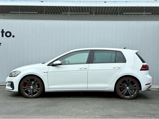 ゴルフGTI ダイナミック アダプティブシャシーコントロールDCC LEDヘッドライト デジタルメーター ACC レーンアシスト 後方死角検知機能 障害物センサー App-Connect パドルシフト ETC 認定中古車保証付(11枚目)