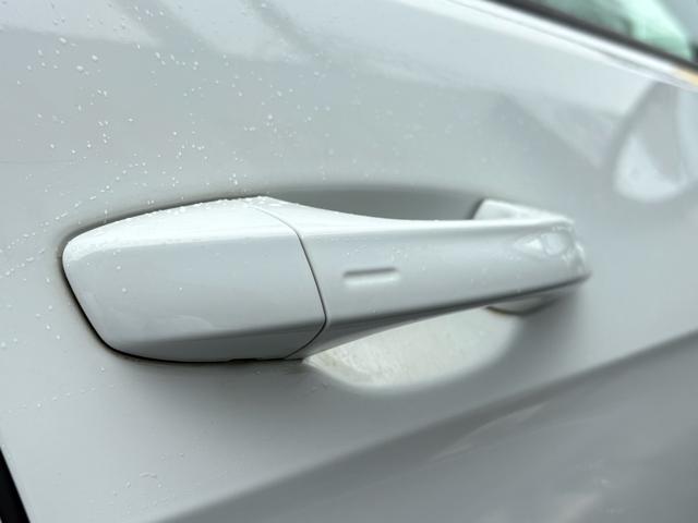 ゴルフGTI ダイナミック アダプティブシャシーコントロールDCC LEDヘッドライト デジタルメーター ACC レーンアシスト 後方死角検知機能 障害物センサー App-Connect パドルシフト ETC 認定中古車保証付(17枚目)