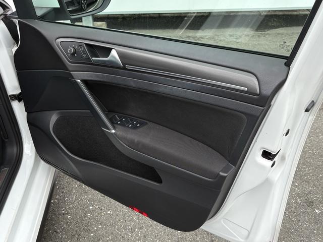 ゴルフGTI ダイナミック アダプティブシャシーコントロールDCC LEDヘッドライト デジタルメーター ACC レーンアシスト 後方死角検知機能 障害物センサー App-Connect パドルシフト ETC 認定中古車保証付(19枚目)