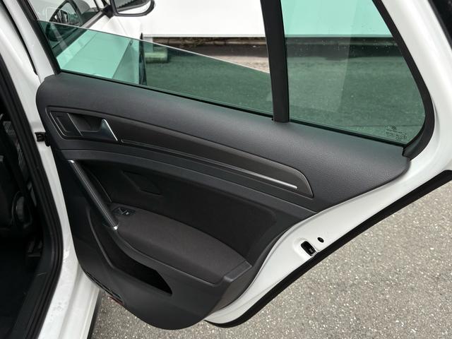 ゴルフGTI ダイナミック アダプティブシャシーコントロールDCC LEDヘッドライト デジタルメーター ACC レーンアシスト 後方死角検知機能 障害物センサー App-Connect パドルシフト ETC 認定中古車保証付(20枚目)