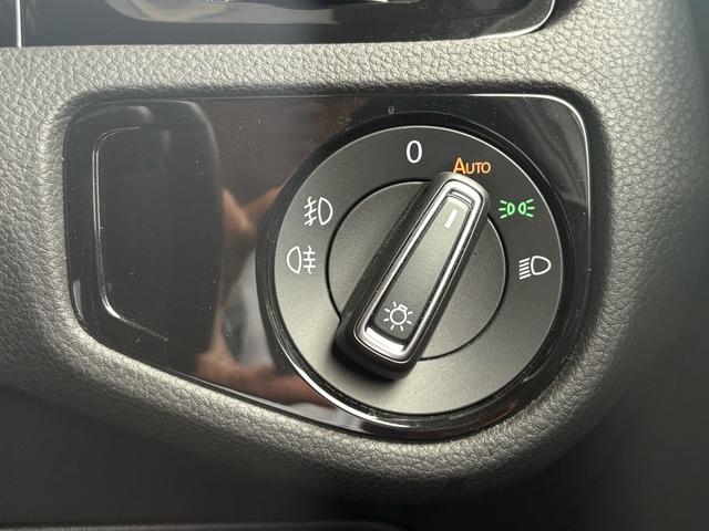 ゴルフGTI ダイナミック アダプティブシャシーコントロールDCC LEDヘッドライト デジタルメーター ACC レーンアシスト 後方死角検知機能 障害物センサー App-Connect パドルシフト ETC 認定中古車保証付(27枚目)