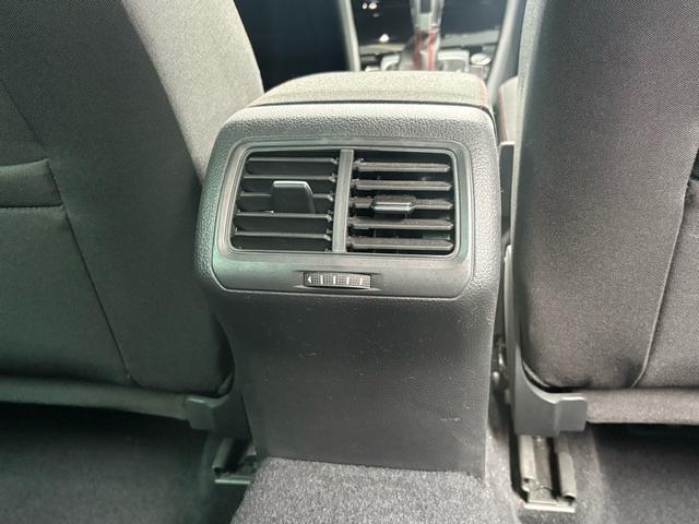 ゴルフGTI ダイナミック アダプティブシャシーコントロールDCC LEDヘッドライト デジタルメーター ACC レーンアシスト 後方死角検知機能 障害物センサー App-Connect パドルシフト ETC 認定中古車保証付(42枚目)