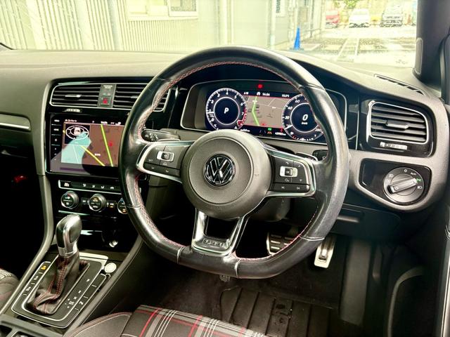 ゴルフGTI ダイナミック アダプティブシャシーコントロールDCC LEDヘッドライト デジタルメーター ACC レーンアシスト 後方死角検知機能 障害物センサー App-Connect パドルシフト ETC 認定中古車保証付(49枚目)
