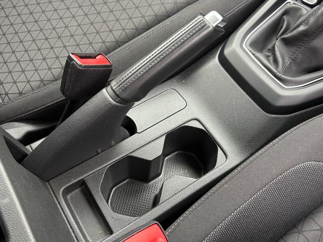 T-クロス TSI アクティブ デジタルメーター ACC トラベルアシスト 後方死角検知機能 バックカメラ 障害物センサー AppConnect ワイヤレスチャージ LEDヘッドライト ETC リヤトラフィックアラート 禁煙(37枚目)