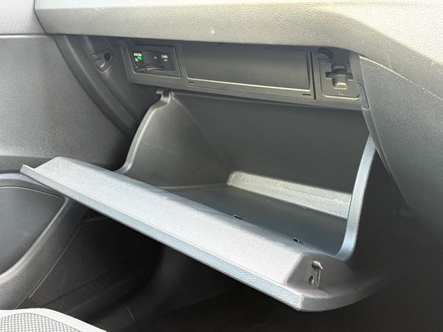 ポロ ＴＳＩスタイル　アスコットグレー　ＩＱライト　ＡＣＣ　トラベルアシスト　Ａｐｐ－Ｃｏｎｎｅｃｔ　後方死角検知機能　バックカメラ　障害物センサー　デジタルメーター　レーンアシスト　ワイヤレスチャージ　ＥＴＣ　認定保証付（39枚目）