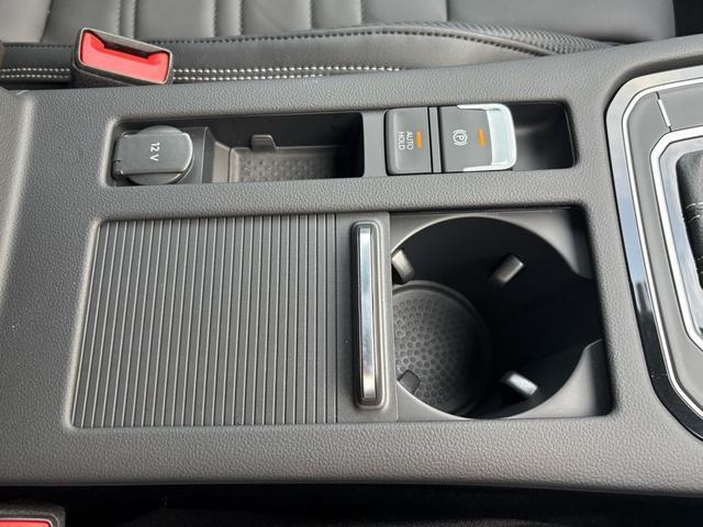 パサートヴァリアント ＴＤＩ　Ｒライン　レザーシート　ＤＣＣ　ＩＱ．ＬＩＧＨＴ　１９インチＡＷ　シートヒーター　アップコネクト　トラベルアシスト　全周囲カメラ　ＡＣＣ　パワーゲート　障害物センサー　デジタルメーター　ヘッドアップディスプレイ（33枚目）