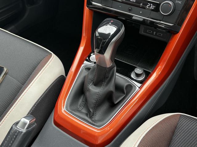 T-クロス TSI 1stプラス オレンジパッケージ デジタルメーター アダプティブクルーズコントロールACC LEDヘッドライト レーンアシスト 後方死角検知機能 障害物センサー AppConnect ワイヤレスチャージ 認定保証付(36枚目)