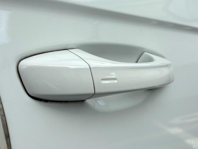 Ｔ－ロック ＴＤＩ　スタイル　ＩＱ．ＬＩＧＨＴ　ディーゼルターボ　ＡＣＣ　トラベルアシスト　デジタルメーター　Ａｐｐ－Ｃｏｎｎｅｃｔ　電動リヤゲート　ブラインドスポット　バックカメラ　障害物センサー　ブラックルーフ　認定保証付き（17枚目）