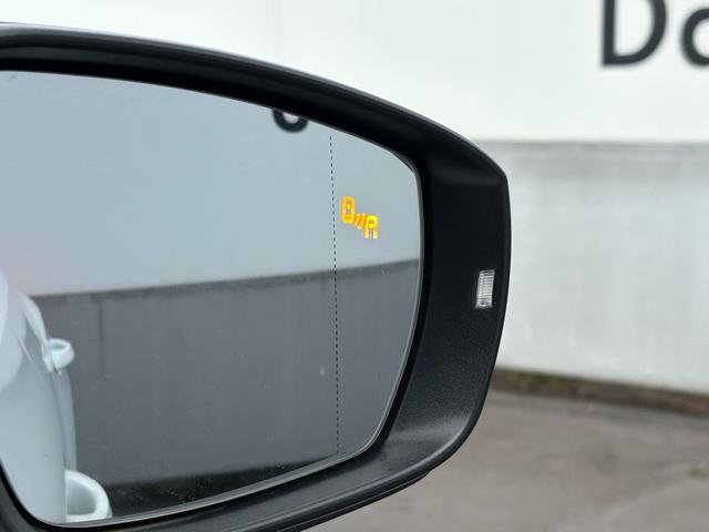 Ｔ－ロック ＴＤＩ　スタイル　ＩＱ．ＬＩＧＨＴ　ディーゼルターボ　ＡＣＣ　トラベルアシスト　デジタルメーター　Ａｐｐ－Ｃｏｎｎｅｃｔ　電動リヤゲート　ブラインドスポット　バックカメラ　障害物センサー　ブラックルーフ　認定保証付き（18枚目）