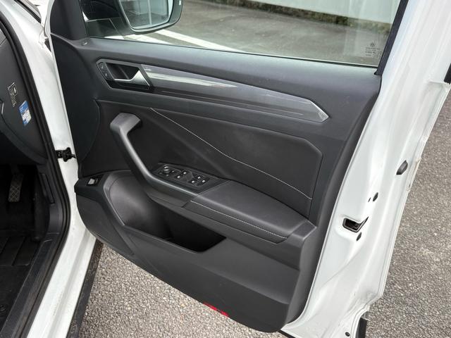 Ｔ－ロック ＴＤＩ　スタイル　ＩＱ．ＬＩＧＨＴ　ディーゼルターボ　ＡＣＣ　トラベルアシスト　デジタルメーター　Ａｐｐ－Ｃｏｎｎｅｃｔ　電動リヤゲート　ブラインドスポット　バックカメラ　障害物センサー　ブラックルーフ　認定保証付き（19枚目）