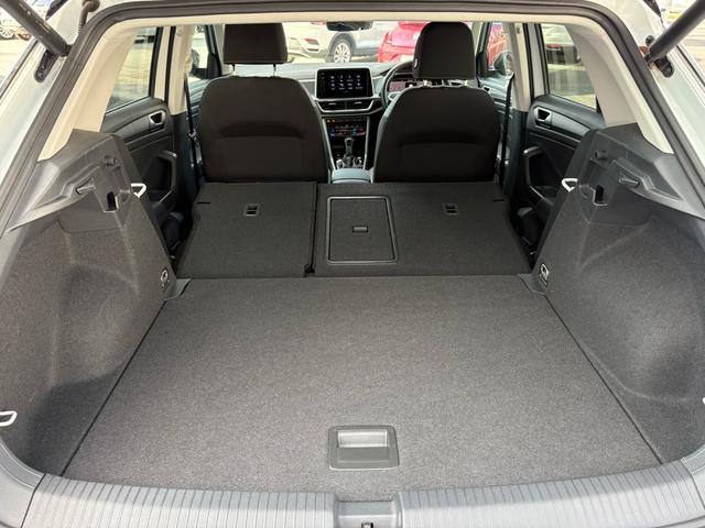 Ｔ－ロック ＴＤＩ　スタイル　ＩＱ．ＬＩＧＨＴ　ディーゼルターボ　ＡＣＣ　トラベルアシスト　デジタルメーター　Ａｐｐ－Ｃｏｎｎｅｃｔ　電動リヤゲート　ブラインドスポット　バックカメラ　障害物センサー　ブラックルーフ　認定保証付き（49枚目）